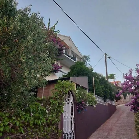 Apartment By The Sea Necujam, Solta - 13884 Grohote