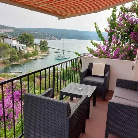 Apartment By The Sea Necujam, Solta - 13884 *