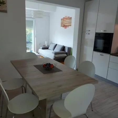 Apartment By The Sea Necujam, Solta - 13884 Grohote