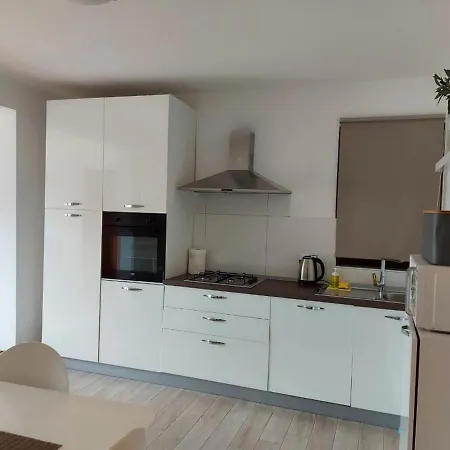 Apartment By The Sea Necujam, Solta - 13884 Grohote